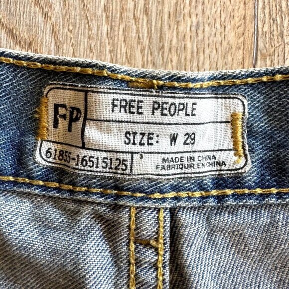 Free People Distressed Washed Blue Embroidered Lace Hem Jean Mini Shorts Size 29 - Picture 10 of 14